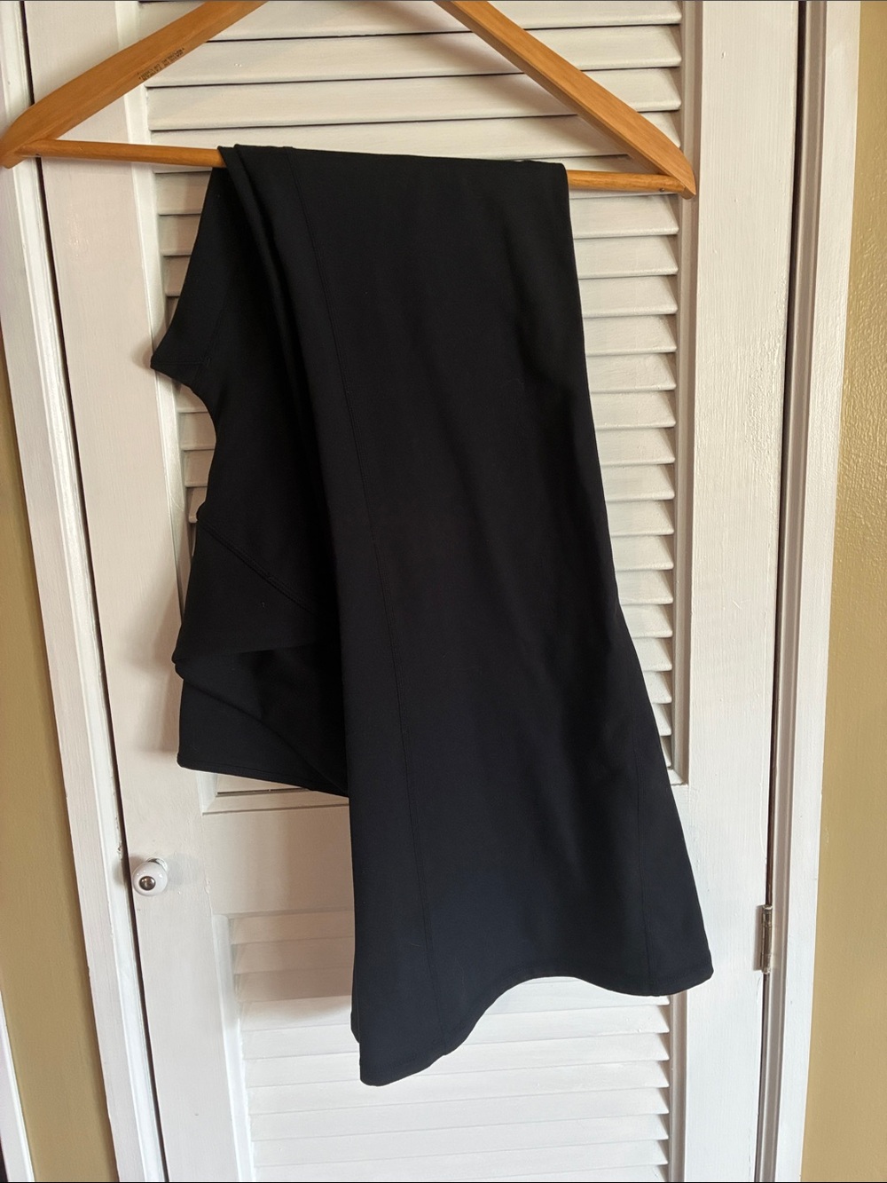 Women's Black Track Yoga Pants - Sleek Everyday Comfort
